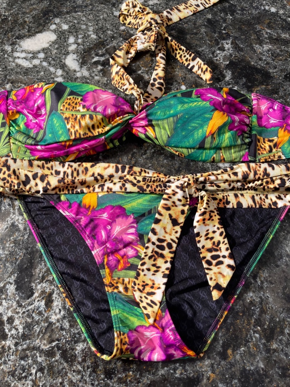 Like new Victoria Secrets bikini bandeau M set blogger’s favorite - Picture 10 of 12